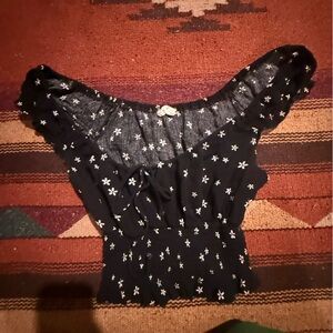 La hearts urban outfitters black Floral Off-Shoulder Smocked Women’s Top